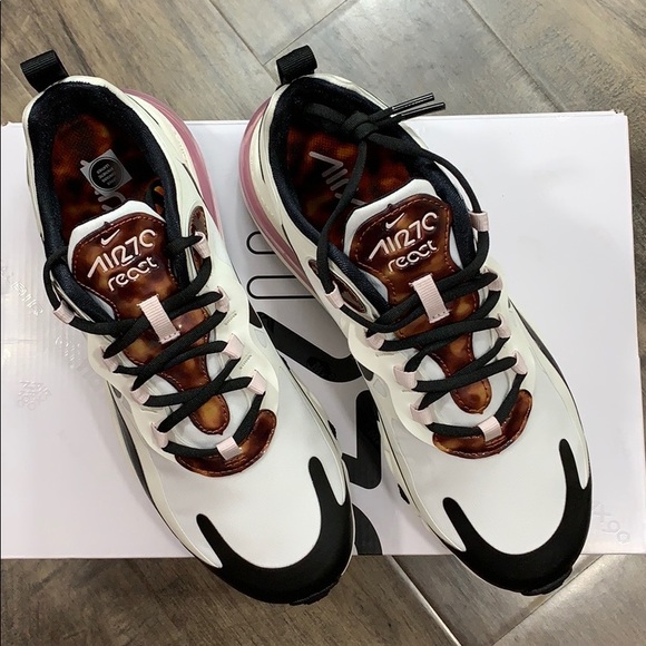 W NIKE AIR MAX 270 REACT - Picture 11 of 16